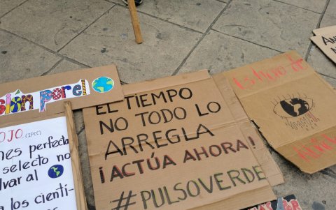 Uno de los carteles hechos por los activistas.