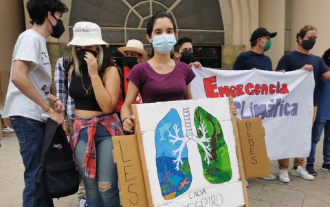 Una de las asistentes del plantón de este 24 de septiembre.