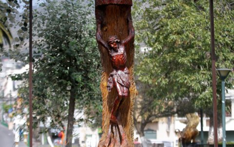 Figura. El Señor del Árbol representa la imagen de Cristo en un árbol de quijuar.