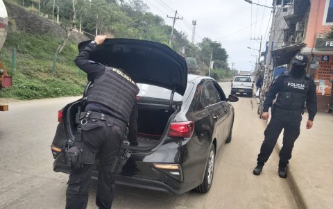 La Policía realiza requisa en las vías que conduce a Montañita.