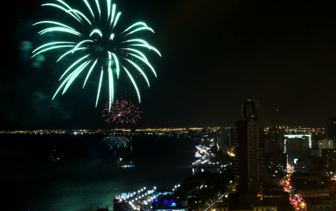 Los juegos artificiales fueron el consuelo en los festejos de Navidad y Fin de Año en el 2020