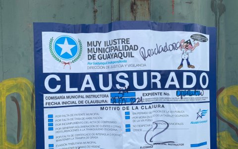 Según la Policía, en los lugares intervenidos se hallaron cables con logotipo de CNEL.