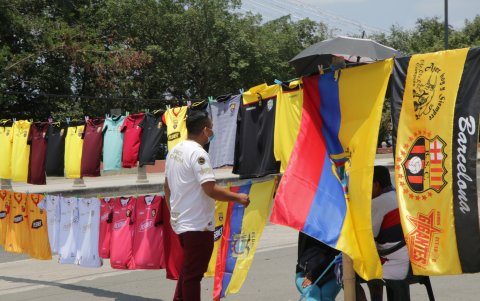 El comercio informal también aprovechó para volver a activarse.