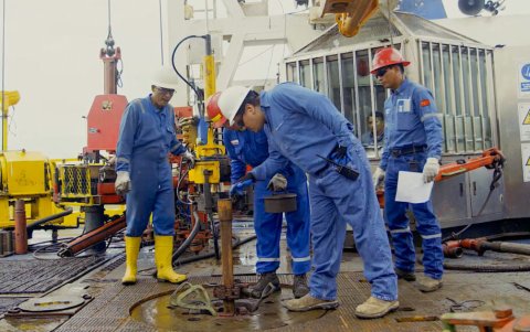 El Gobierno busca mantener la producción petrolera del país.