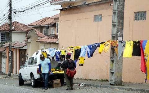 Samanes. Vecinos advierten que en algunos puntos ahora se improvisan pequeñas ferias ambulantes.