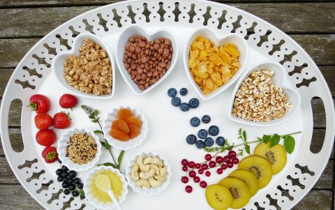 Incluya en su dieta cereales, frutas y semillas