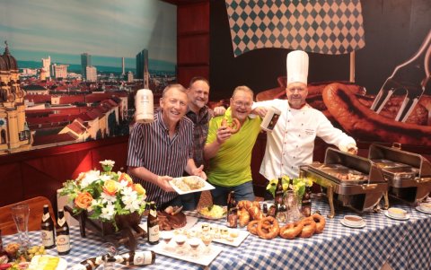 Los músicos junto al reconocido chef Manfred Krauth