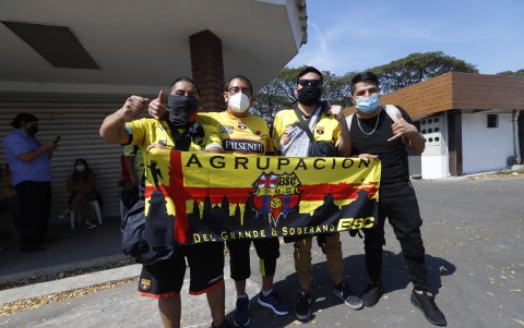 Un gran grupo de Quito llegó a Guayaquil dejando trabajo, esposas e hijos.