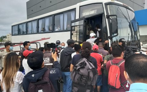 Familiares tienen que trasladarse a varios puntos por información.