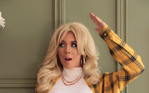 Look casual inspirado en la serie ‘Friends’.