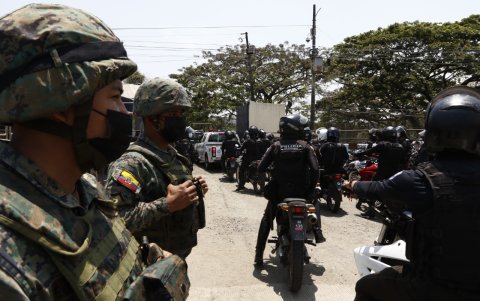 Los militares se unen a la Policía para tratar de calmar la situación en la Penitenciaría.