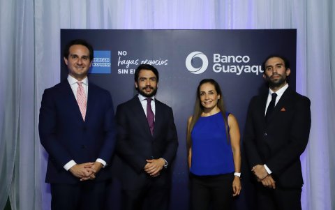 Fernando Coronel, vicepresidente de Banca Empresas y Cadena de Valor de Banco Guayaquil. Alain Broos, vicepresidente de Tarjetas de Crédito y Débito sería de Banco Guayaquil. Margarita Puente, manager de Desarrollo de Negocios de American Express de Latinoamérica. René Centeno, director de Desarrollo de Negocios de American Express de Latinoamérica.
