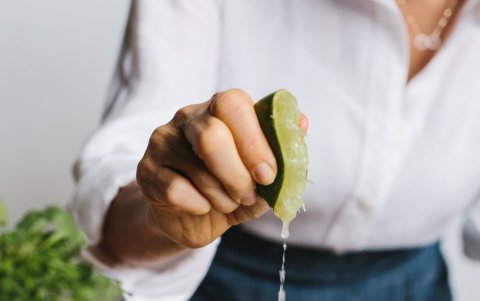 La persona con ortorexia elige cuidadosamente lo que come.