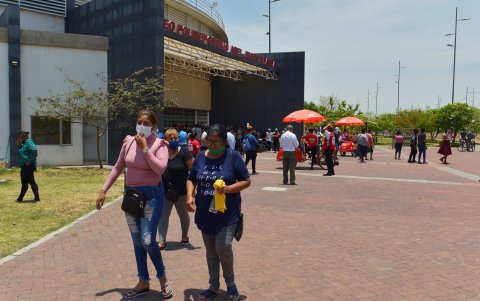 Familiares de reos asistieron al Parque Samanes, en el coliseo Abel Jiménez Parra.