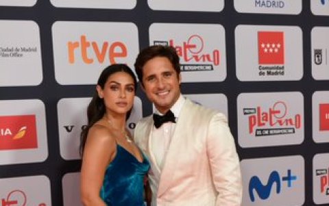 Renata Notni y Diego Boneta han mantenido su relación con bajo perfil. Pero en esta alfombra roja aparecieron juntos.