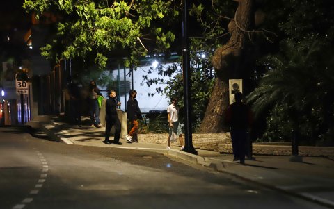En Urdesa la comunidad se queja de la falta de la baja intensidad de ciertas luminarias y el ruido que llega a 82 decibeles cuando lo saludable es el nivel de 50.