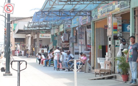 En esta arteria del centro la ciudadanía aterriza cuando se trata de una compra de un colchón, muebles, artículos de baño o construcción.