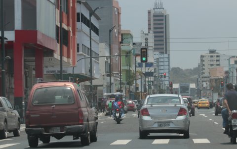 En la avenida Machala es evidente la falta de árboles, al igual que en la Quito.