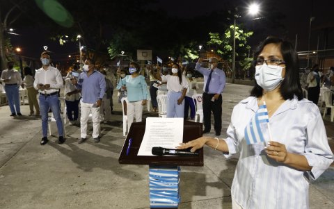 Sauces 2. Los participantes se vistieron de celeste y blanco para el acto.