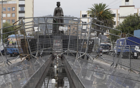 El monumento está ubicado en las avenidas 12 de Octubre y Madrid.