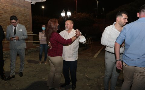 Después de la misa tocó la banda de la Comisión de Tránsito de Ecuador y algunos aprovecharon para bailar.