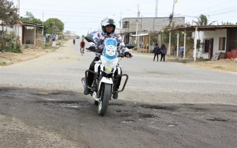 Los baches en los barrios del sur de La Libertad son otros de los problemas que aquejan a la ciudadanía.