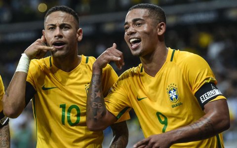 Neymar (i) y Gabriel Jesús, figuras de la ofensiva de la selección brasileña.