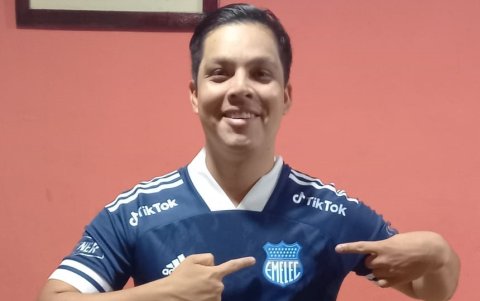 Joel Pazmiño tiene lista la nueva piel del Bombillo para alentarlo esta noche ante Orense.