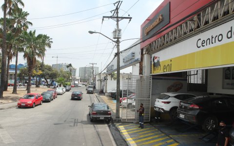 Los locales ubicados hacia la avenida Juan Tanca Marengo han sido víctimas de robos, suscitados en la noche y fines de semana, cuando los guardias descansan.