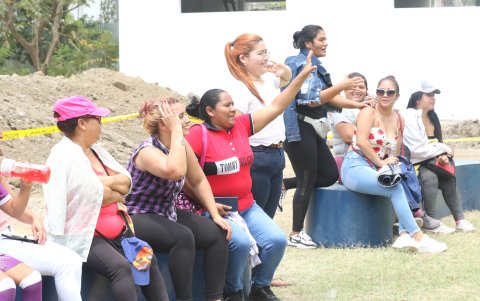 Las madres de los pequeños de la sub-8 de Medardo Márquez fueron las más entusiasmadas.