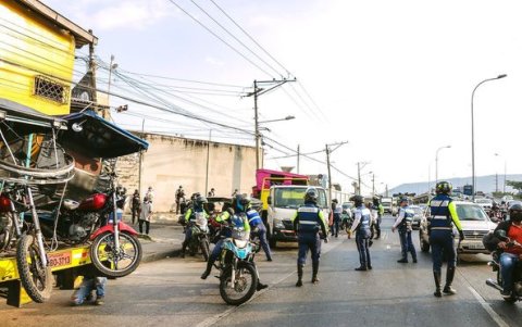Participación. En el operativo también asistieron agentes de la Policía Nacional.