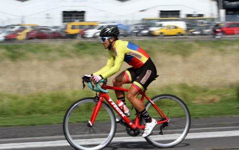 Érick Sarango en una de sus sesiones de entrenamiento en el Parque Bicentenario.