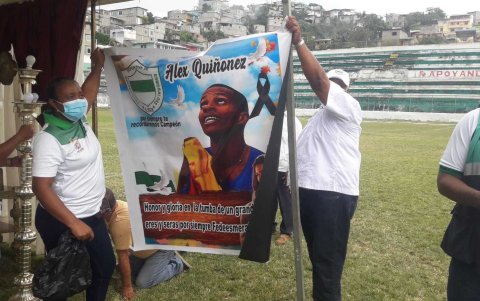 Estadio. Allí también fue trasladado el féretro. Amigos y deportistas le rindieron homenaje.
