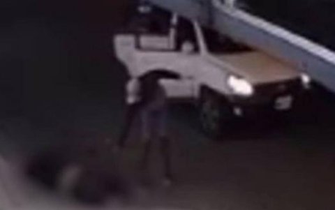 carroEl vehículo en el que se movilizaban los criminales quedó grabado en un sistema de vigilancia.