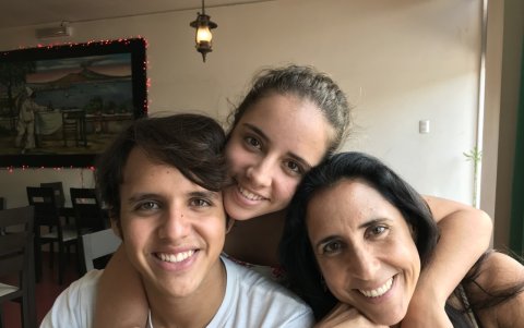Junto a sus hijos Luis Alberto y Daniela Amador.
