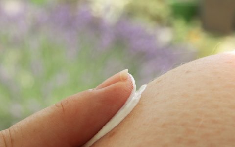 Los medicamentos tópicos  ayudan a controlar la inflamación y escozor que provoca esta enfermedad