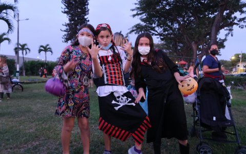 Hubo variedad de disfraces en niños, jóvenes y adultos.