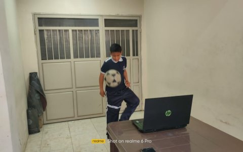 Desde sus casas, los estudiantes realizaron algunas actividades deportivas, como cascaritas, salto de cuerdas, etc.