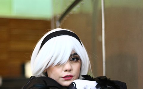 Andy Pandy interpretando a 2B (Nier: Automata)