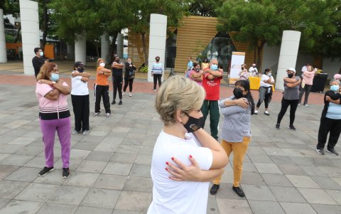 Yoga y varios ejercicios físicos realizaron los adultos mayores.