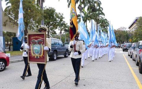 La Universidad de Guayaquil rindió homenaje a símbolo patrio en la Ciudadela Universitaria.