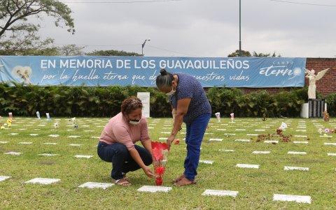 Pascuales. En este sector de Parque de la Paz fueron enterrados más de mil fallecidos por COVID-19.