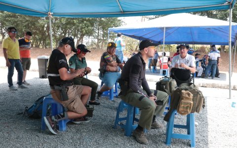 Los deportistas que compitieron en el Gran Nacional de Tiro departieron en el Club Guayas de Tiro y Aviación.
