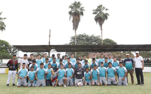 Los tres equipos de la Liga Cantonal de Naranjal comparten enseñanzas y experiencias.