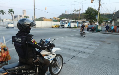 Policía. Los vecinos hacen un llamado para que los controles se incrementen y con agentes vestidos de civil. La comunidad denuncia la venta de droga en el barrio.