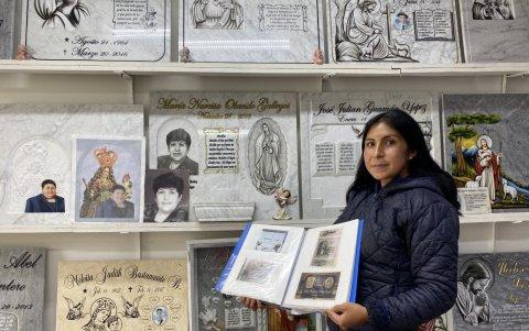 María Murillo conserva el álbum con el que promocionaba en buses.