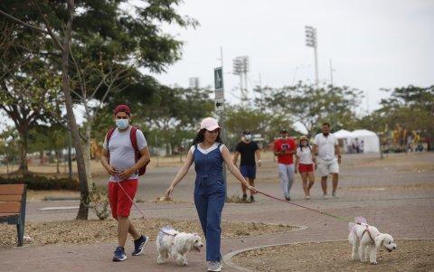 Familia. Hasta las mascotas disfrutaron de los paseos.