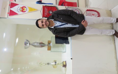 Fernando Flor Tapia, de 40 años, es el nuevo presidente del club. Es ingeniero en Diseño Industrial y docente.