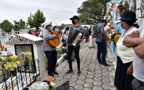 Quito. Los cánticos no faltaron en este día.