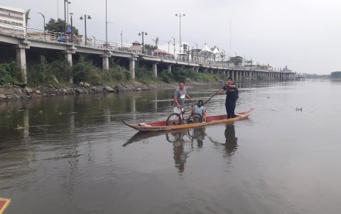 Transporte. Las canoas a motor o con remos son los medios de transporte de quienes residen en La Playita del cantón Daule.